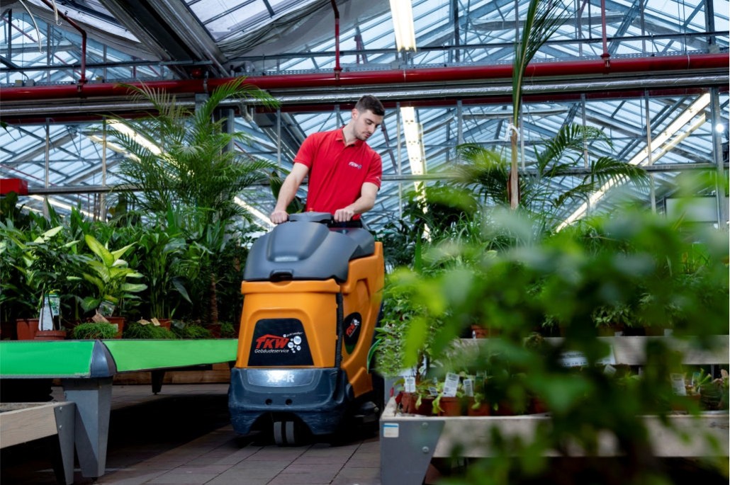 TKW Gebäudereinigung - Bodenreinigung Aufsitzmaschine_2