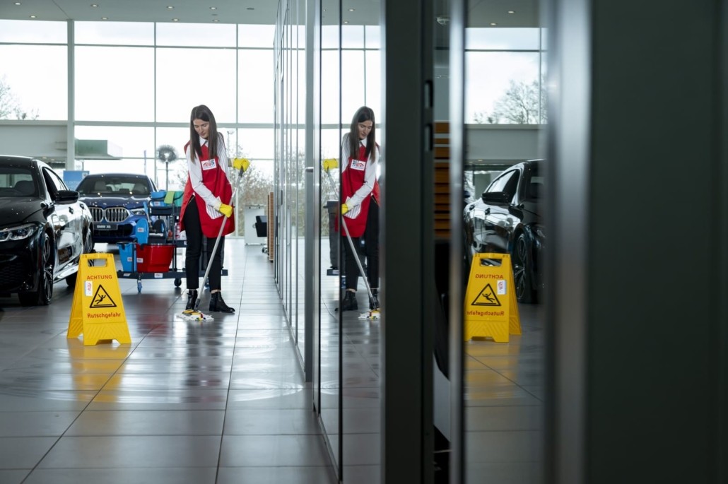 TKW Gebäudereinigung - Reinigung Automobile und Logistik Showrooms 3