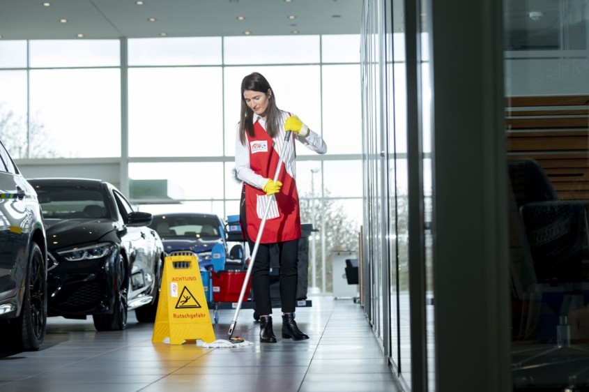 TKW Gebäudereinigung - Reinigung Automobile und Logistik Showrooms 5