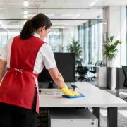 TKW Gebäudereinigung - Büro-Rückkehr nach den Ferien Arbeitsplatz Reinigung