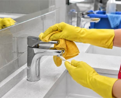 TKW Gebäudereinigung - Sanitärreinigung intensiv, Reinigung Armatur
