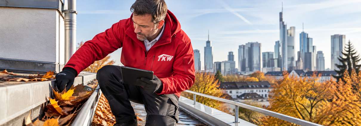 TKW Gebäudereinigung - Herbst Objektbegehung Dachinspektion Skyline